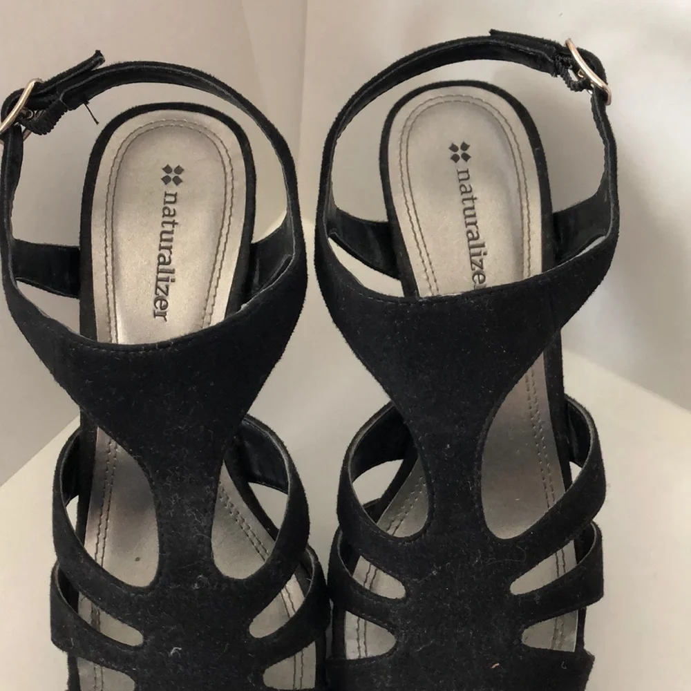 Naturalizer Heels - Picture 2 of 5